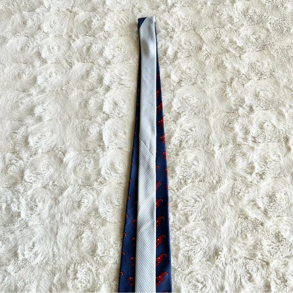 Vintage Tommy Hilfiger Necktie Mens Blue Lobster Coastal Nautical Silk USA Vtg
